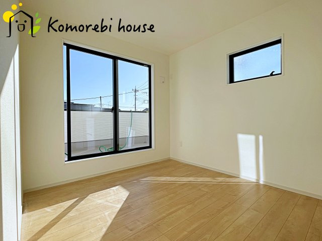 さいたま市西区西大宮　3期　新築一戸建て　KEIAI GRACE　01の子供部屋|自然光が心地よく入る子ども部屋は、学習・遊び・睡眠をしっかり支える快適環境。シンプル設計でレイアウトも変えやすく、成長に合わせて長く使える利便性の高い一室です。