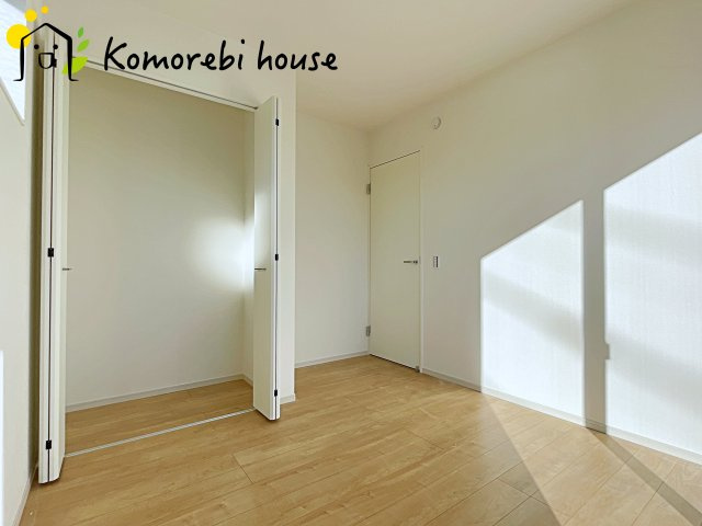 さいたま市西区西大宮　3期　新築一戸建て　KEIAI GRACE　01の子供部屋|寝室としても、子ども部屋としても使えるゆとりの空間。朝は窓から差し込む光で目覚め、夕方は宿題や遊びに集中できる、自分だけの居場所に。