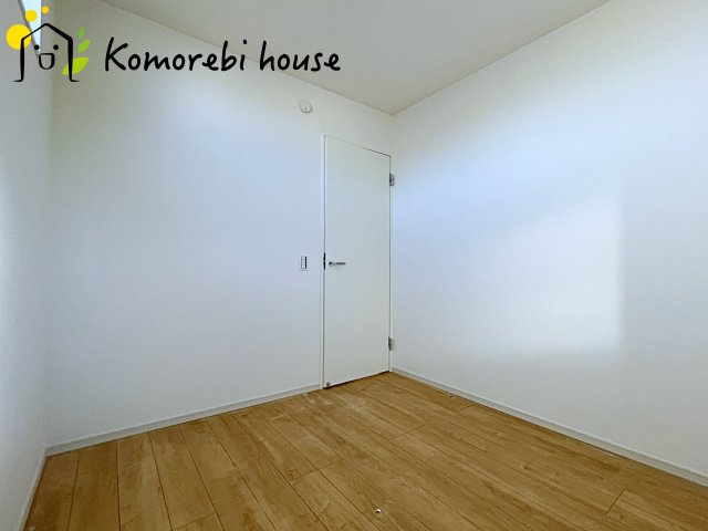 さいたま市西区西大宮　3期　新築一戸建て　KEIAI GRACE　01の洋室|明るい光が差し込む洋室は、寝室・子ども部屋・ワークスペースなど多用途に使える自由度の高い空間。家具の配置もしやすく、暮らしに合わせて柔軟に活用できます。