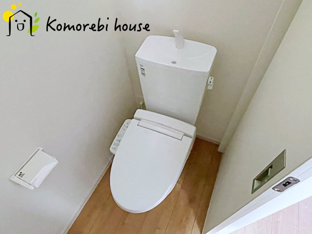 さいたま市西区西大宮　3期　新築一戸建て　KEIAI GRACE　01のトイレ|2階にもトイレがあることで、朝の混雑が解消し生活動線がスムーズに。新築ならではの間取り設計で、毎日の“プチストレス”が驚くほど減ります。