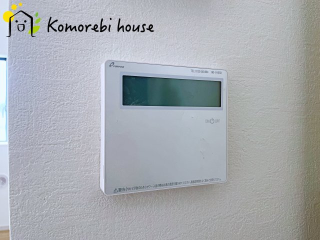 さいたま市西区西大宮　3期　新築一戸建て　KEIAI GRACE　01のその他|キッチンからワンタッチで湯張りや追い焚きができる給湯スイッチ。夕飯の支度をしながら、同時進行でお風呂の準備ができる効率の良い生活動線が魅力です。