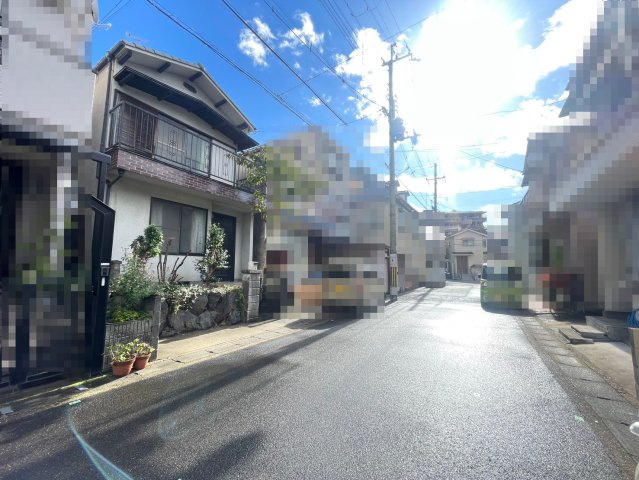 ◆建築条件無し売土地◆各沿線「六地蔵」駅徒歩圏内◆スーパー徒歩３分◆伏見区桃山町山ノ下の前面道路含む現地写真|現地(上物付き)