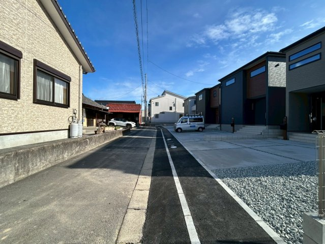 リーブルガーデン　一宮市千秋町加納馬場第7　全4区画分譲のバルコニー|バルコニーは南向きで洗濯物もよく乾きます！強度と表面積硬度を持つFPRで防水しています。