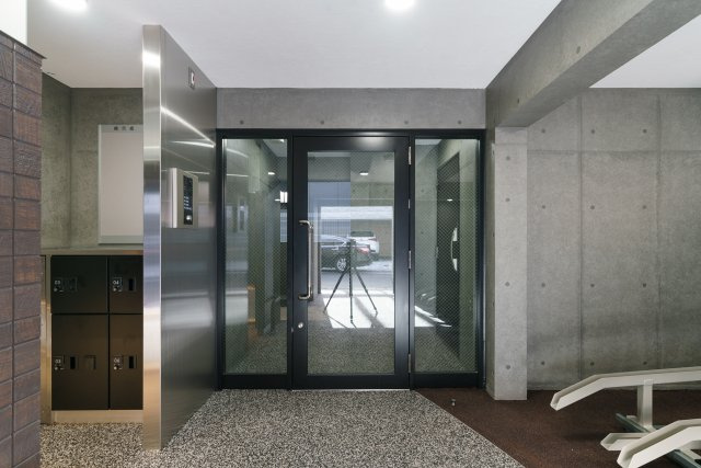 フォセット新大橋のエントランス