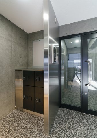 フォセット新大橋のエントランス