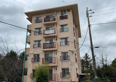 【構造・工法・仕様】 | 鶴川６丁目団地１８号棟 | ＲＣ造、Reinforced Concreteは直訳すると補強されたコンクリートです。主に柱や梁・床・壁が鉄筋とコンクリートで構成おり、鉄筋を組んだ型枠にコンクリートを流し込んで固めたものを指します。