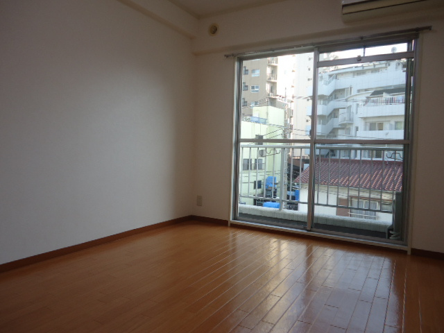 第7三井ビルの居間・リビング