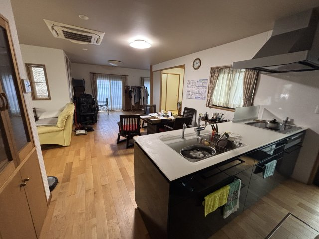北高松町　中古戸建のキッチン