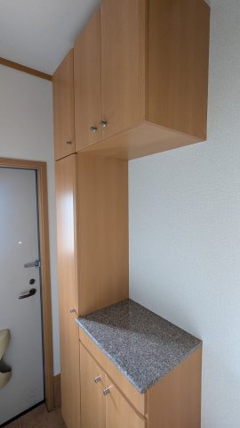 メル・グランセの玄関