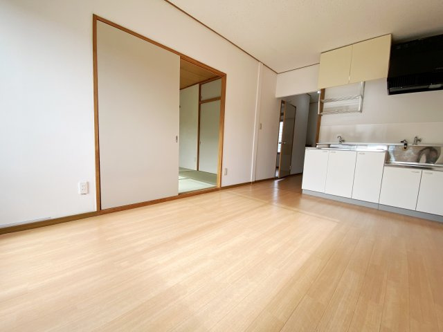 サンハイツ（内谷5丁目）の居間・リビング|別号室の参考写真です。