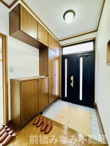 【中古戸建】前橋市箱田町　４LDKの玄関|シューズボックス完備