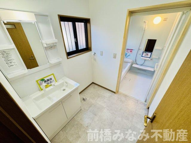 【中古戸建】前橋市箱田町　４LDKの独立洗面台|洗面スペース
独立洗面台新品交換済み