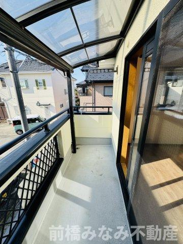 【中古戸建】前橋市箱田町　４LDKのバルコニー|ルーフバルコニー／
屋根があるので洗濯物もぬれずらい／