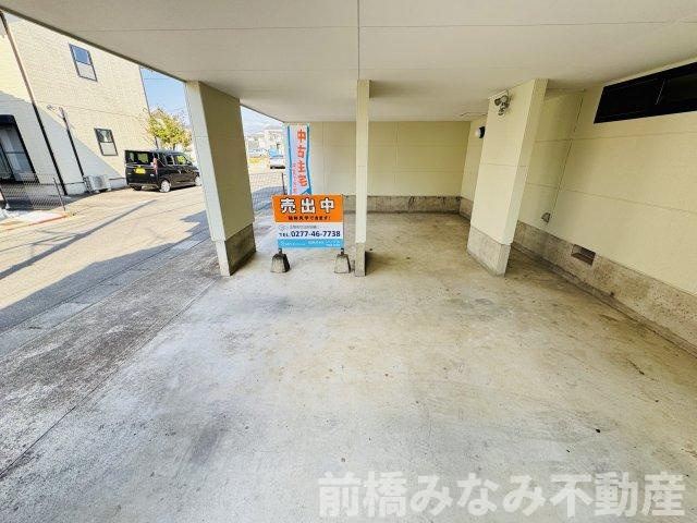 【中古戸建】前橋市箱田町　４LDKの駐車場|インナーガレージのある家♪