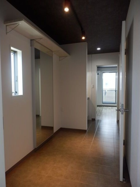 Gallery庄内通の玄関