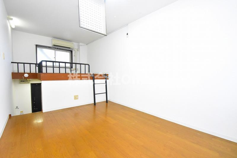 八尾市桜ヶ丘３丁目の賃貸マンションの居間・リビング