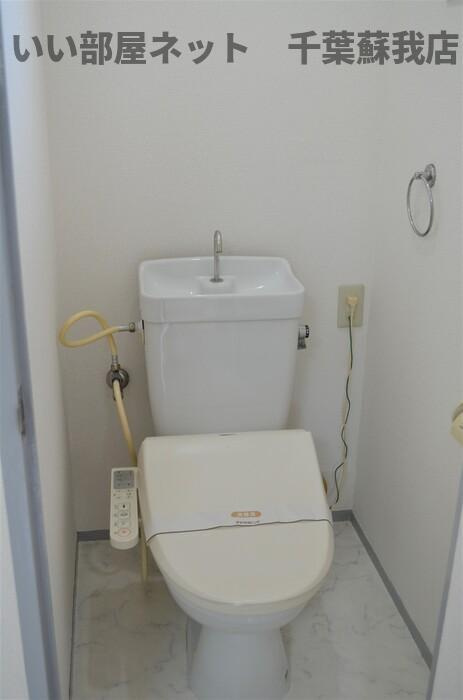 スカイハイツ池田　Aのトイレ|落ち着いた色調のトイレです