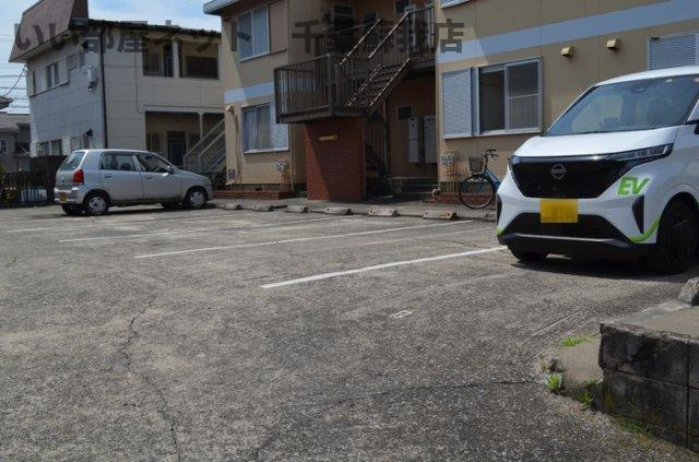 スカイハイツ池田　Aの駐車場