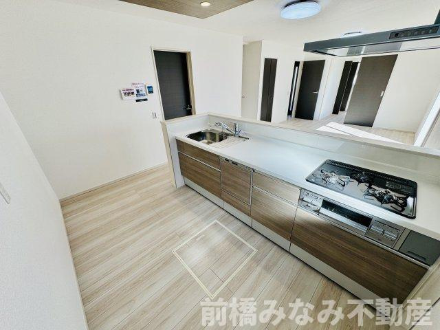 前橋市箱田町1期　限定1棟　アーバンスタイル　新築建売のキッチン|コンパクトなキッチンで掃除もラクラク