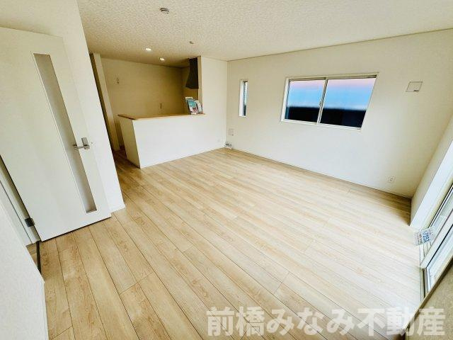 前橋市茂木町第５　１号棟(全２棟)　クレイドルガーデン　新築建売分譲の居間・リビング|使いやすい居間です