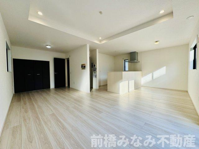 高崎市飯塚町1期　限定1棟　アーバンスタイル　新築建売の居間・リビング|ゆったりとしたリビングです