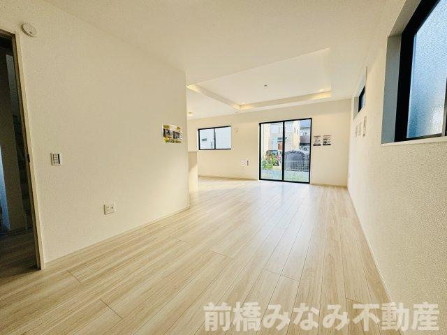 高崎市飯塚町1期　限定1棟　アーバンスタイル　新築建売の居間・リビング|リビングです