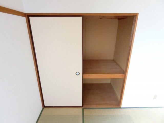 シャトー・ド・イワネC号館の収納|同物件別部屋イメージ写真