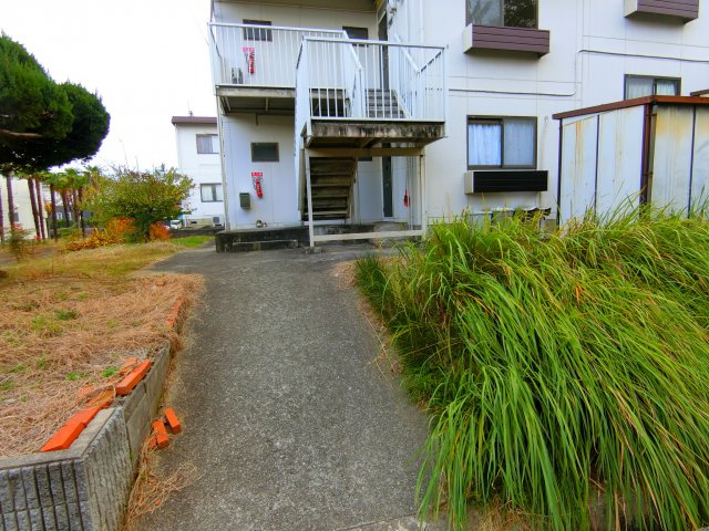 シャトー・ド・イワネC号館のエントランス