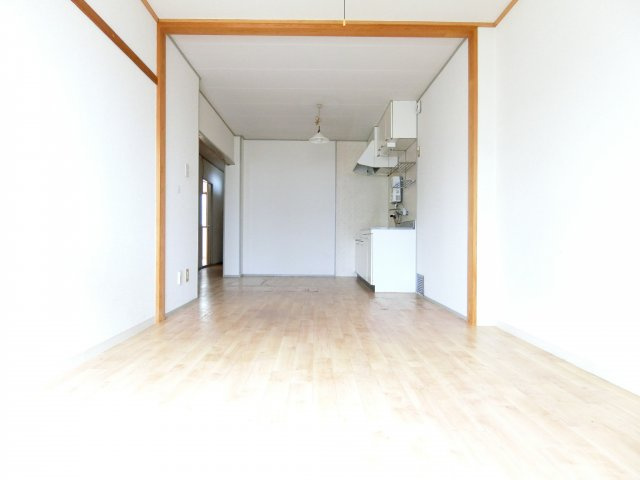 シャトー・ド・イワネC号館の居間・リビング|同物件別部屋イメージ写真