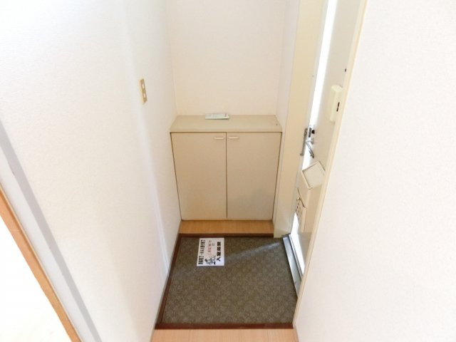 シャトー・ド・イワネC号館の玄関|同物件別部屋イメージ写真