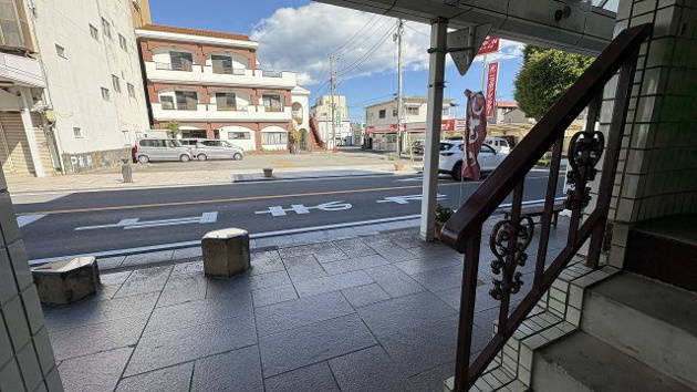 【前面道路含む現地写真】 | 伊東市湯川　売りビル