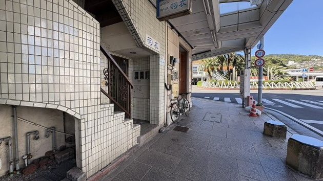 【前面道路含む現地写真】 | 伊東市湯川　売りビル