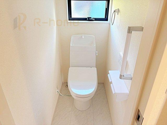 常陸太田市馬場町3期　新築戸建て　1号棟のトイレ|温水洗浄便座付きのトイレ。
トイレが２ヵ所設置で朝の忙しい時間でも安心です。