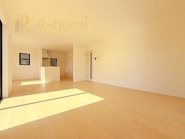 常陸太田市馬場町3期　新築戸建て　1号棟の居間・リビング|広々としたLDK♪充分な広さがあり、ご家族でインテリアのレイアウトを考えるのも楽しみですね！