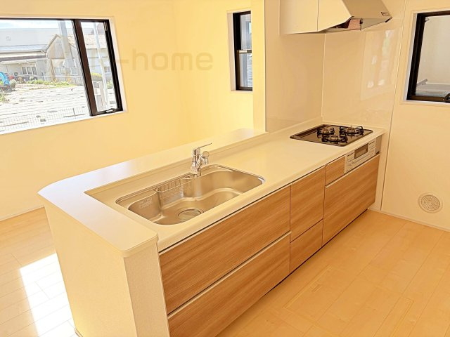 常陸太田市馬場町3期　新築戸建て　1号棟のキッチン|料理をしながら家族とコミュニケーションが取れる対面式システムキッチン。