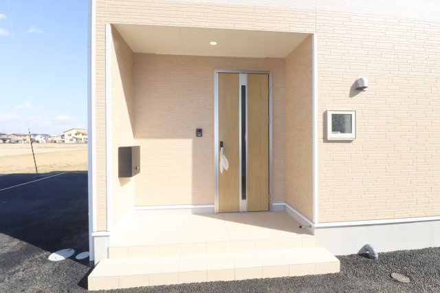 矢吹町東郷第3　　　2号棟　　　善郷小学校、矢吹中学区の玄関