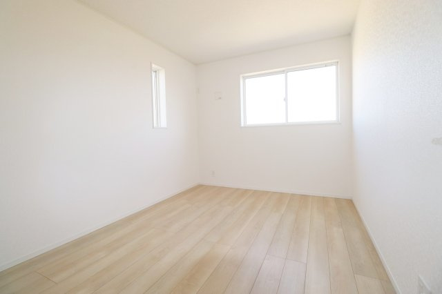 矢吹町東郷第3　　　2号棟　　　善郷小学校、矢吹中学区の洋室