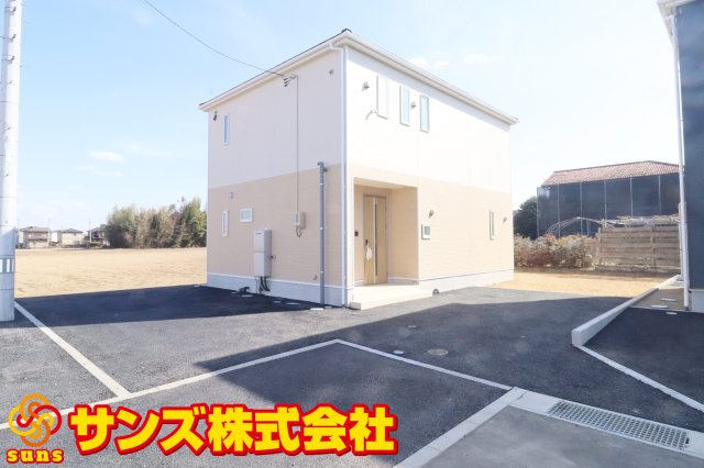 矢吹町東郷第3　　　2号棟　　　善郷小学校、矢吹中学区の外観|北西側から見た駐車場を含む外観