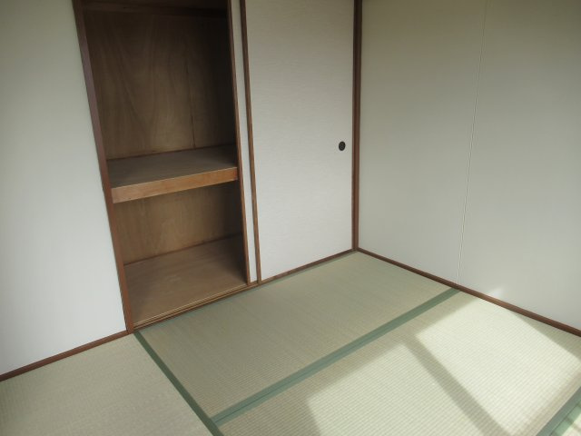 兵庫県公社　伊川谷（１）１号棟の収納|便利な収納スペースです