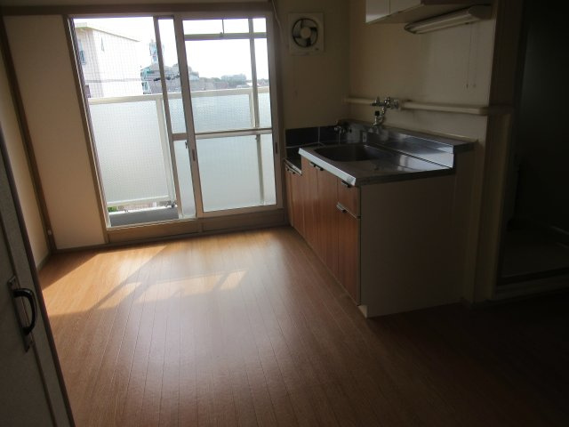 兵庫県公社　伊川谷（１）１号棟の居間・リビング|こちらのリビングで趣味の時間をお楽しみください