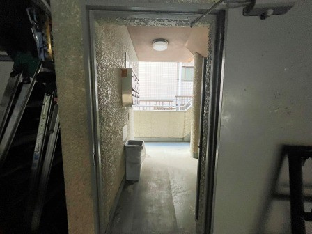 岩井ハイツのエントランス