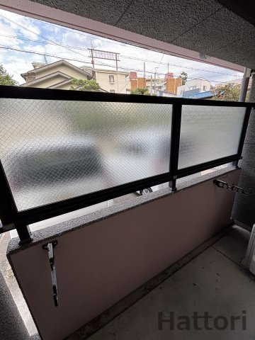 ローレル関大前のバルコニー