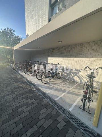 レジュールアッシュ京橋の駐車場