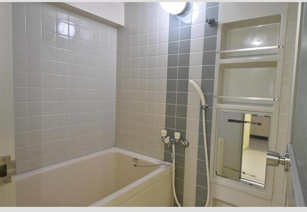 日光ハイツ香里第五の浴室