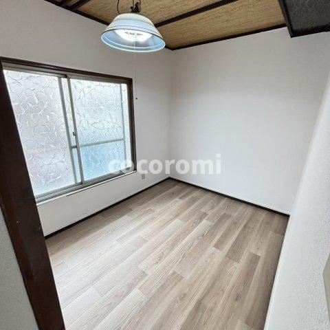 堀溝３丁目貸家の洋室