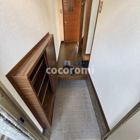 枚方市岡東戸建の玄関