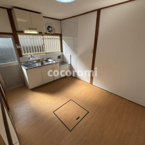 枚方市岡東戸建の居間・リビング