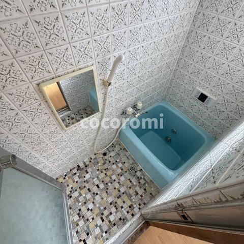 枚方市岡東戸建の浴室