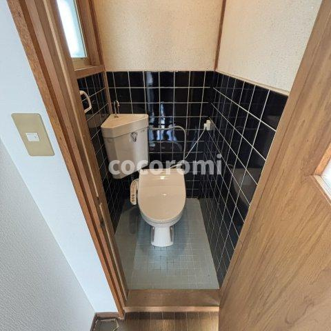 枚方市岡東戸建のトイレ