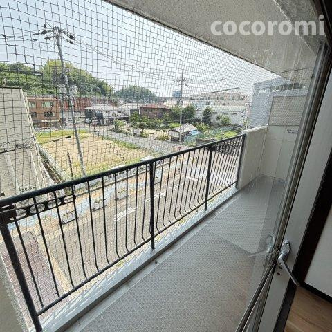 メゾン枚方リバーサイド（リノベーション）のバルコニー